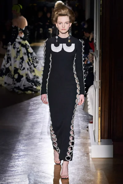 Look 50